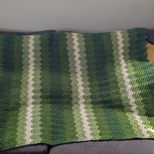 Handmade Crochet Afghan Blanket 64x84 Green Chevron Throw Large Knit Cozy (F)